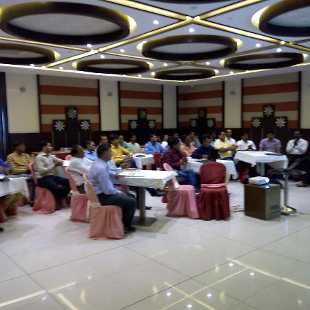 Hotel Sarvottam Halol Bagian luar foto