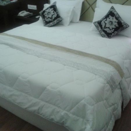 Hotel Sarvottam Halol Bagian luar foto