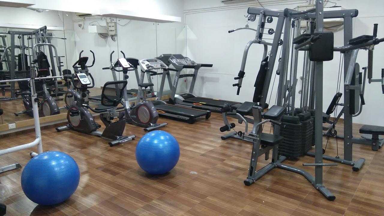 Hotel Sarvottam Halol Bagian luar foto