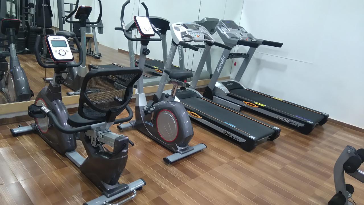 Hotel Sarvottam Halol Bagian luar foto