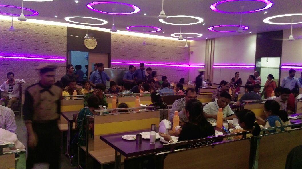 Hotel Sarvottam Halol Bagian luar foto