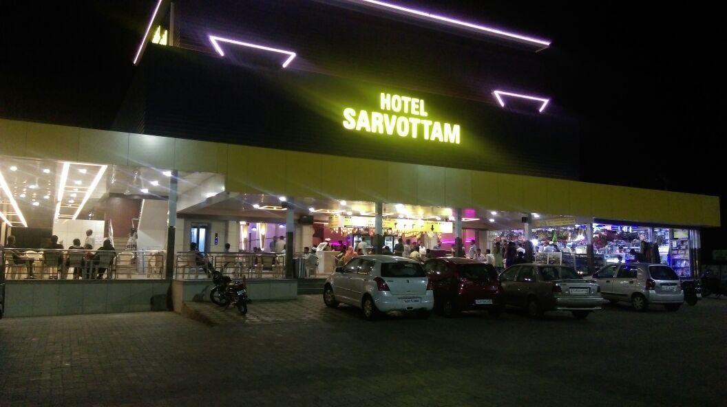 Hotel Sarvottam Halol Bagian luar foto