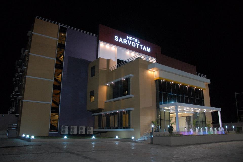 Hotel Sarvottam Halol Bagian luar foto