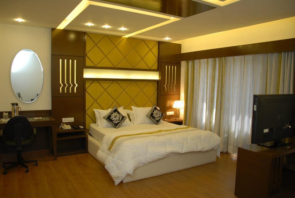 Hotel Sarvottam Halol Bagian luar foto