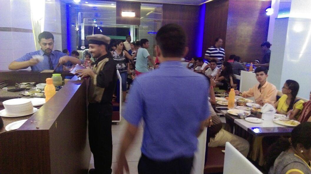 Hotel Sarvottam Halol Bagian luar foto